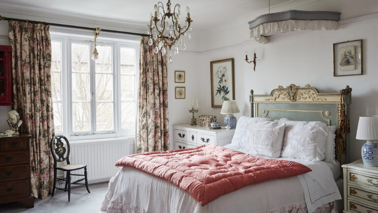 16 Best Vintage Bedroom Ideas