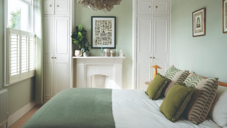 13 Clever Small Bedroom Layout Ideas