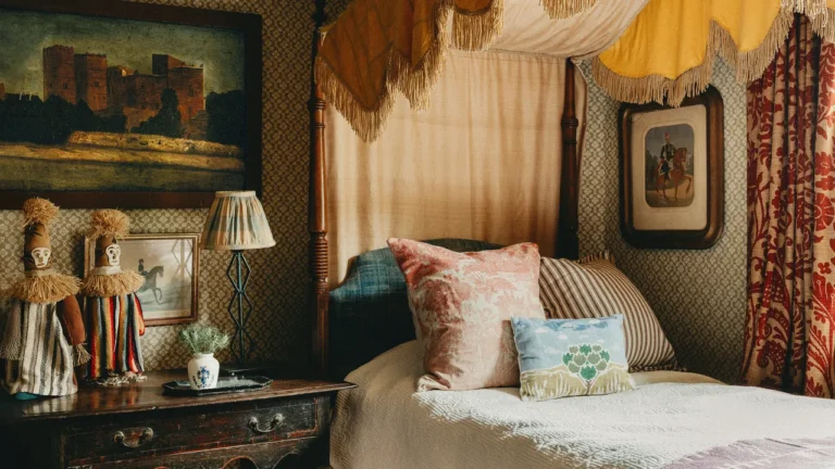 18 Cozy Small Bedroom Ideas