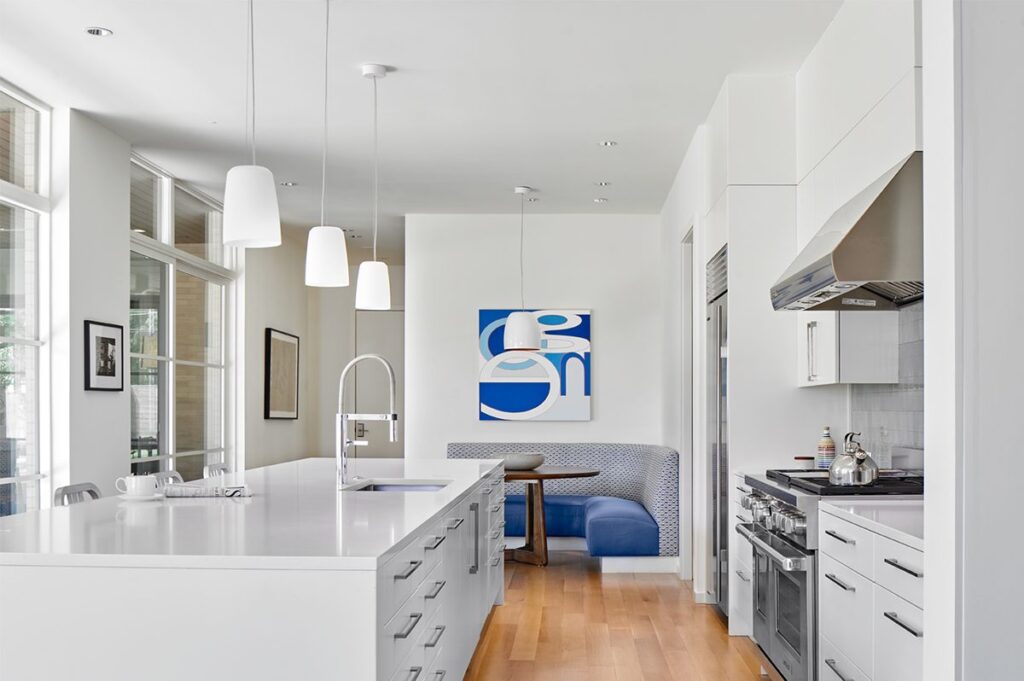 17 Modern Pantry Room Designs for Organized Stylish Kitchens ...