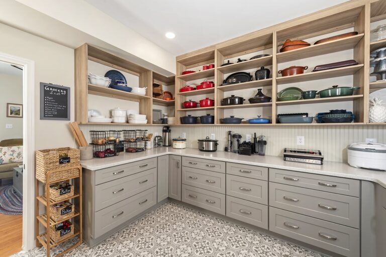 17 Modern Butler’s Pantry Designs for a Sleek Organized Entertaining Space