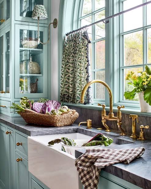 17 Farmhouse Kitchen Ideas to Inspire Your Next Makeover